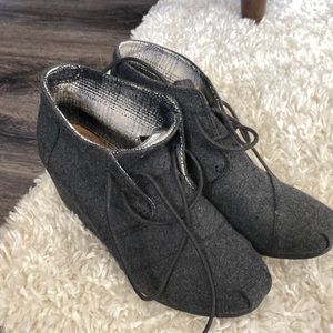 Toms Flannel Wedge Bootie Size 10